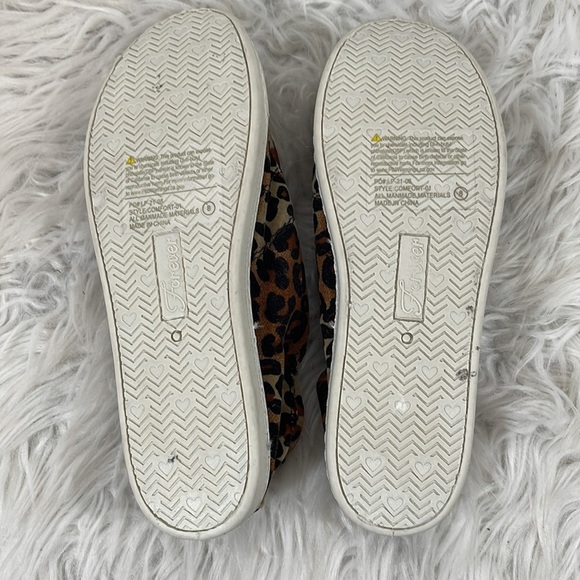 FOREVER COMFORT Leopard Comfort Slip On Round Toe Flat Sneaker Shoes Size 8 NEW - Picture 7 of 12